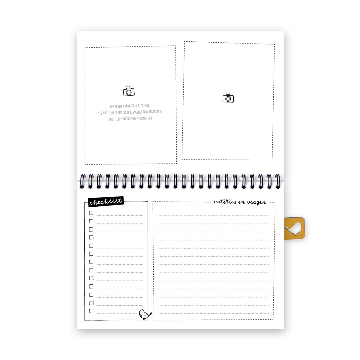 Vooraanzicht pagina met ruimte voor foto's, notities en vragen. Te zien is zwarte ringband, zwart wit ontwerp en veel schrijfruimte. 