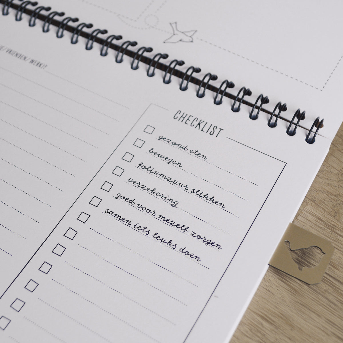 close-up beeld van checklist met aanvinkbare en invulbare punten in het kinderwens dagboek